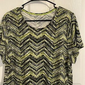 Croft & Barrow Green & Black ZigZag designed short sleeve Top, Size XXL